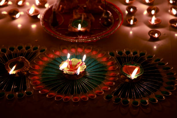 दीपावली का त्यौहार कैसे मनाया जाता है